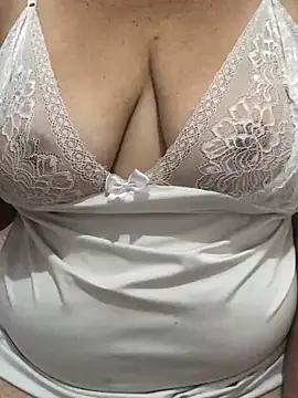 alinebass from StripChat is Freechat