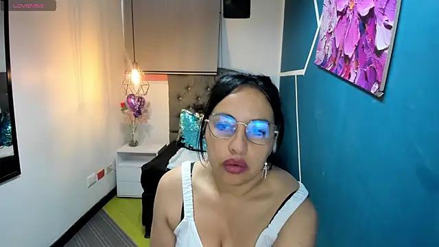 Chanel_Milf_ from StripChat is Freechat