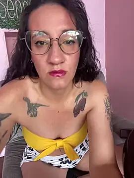 ImLaura_Pink from StripChat is Freechat