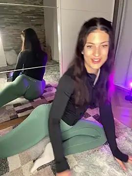 LeonieLindner from StripChat is Freechat