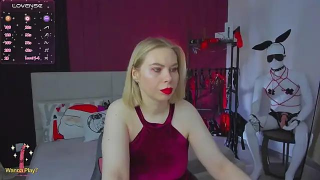 Mary_blonde from StripChat is Freechat