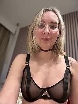 The_Snowwhitee from StripChat is Freechat